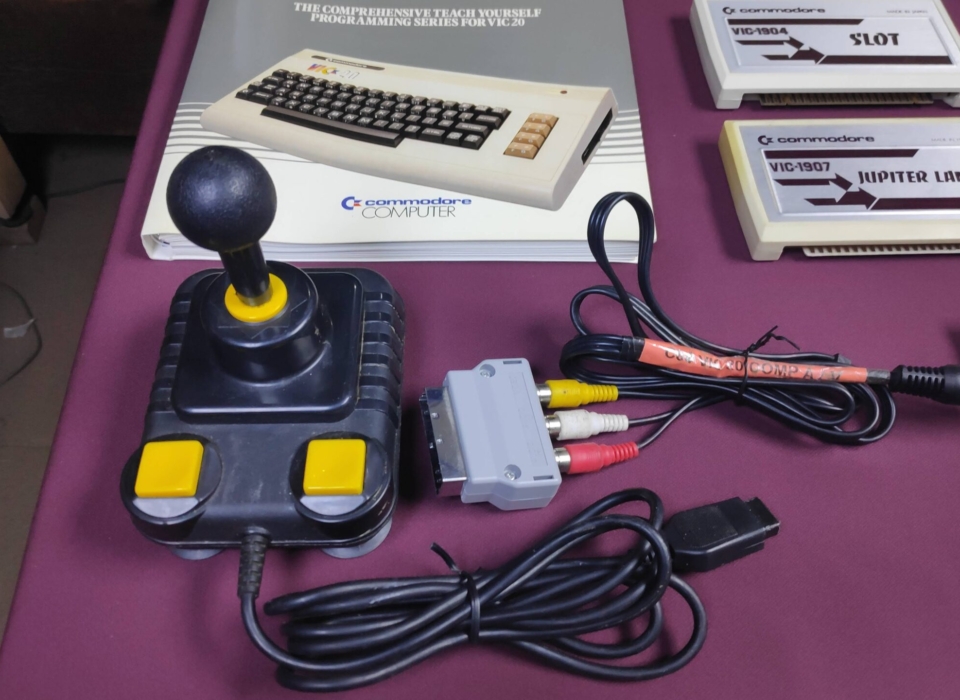 Commodore Vic 20 Ram Rom Exp Games Joystick